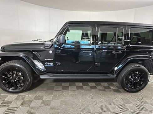 Used 2023 Jeep Wrangler Unlimited Sahara w/ Cold Weather Group AWD/4WD image 5