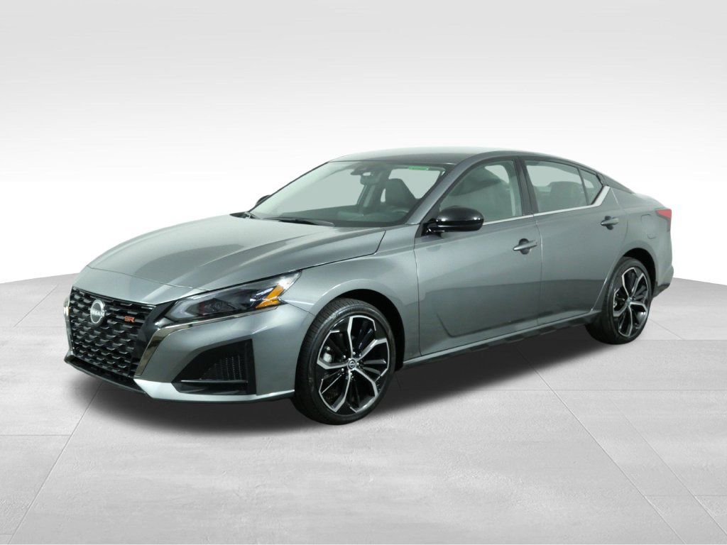 Used 2025 Nissan Altima 2.5 SR AWD/4WD image 5