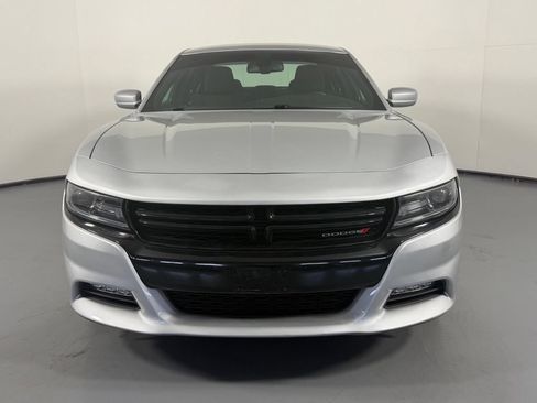 Used 2019 Dodge Charger SXT AWD/4WD image 2