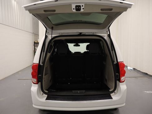 Used 2020 Dodge Grand Caravan SXT image 15