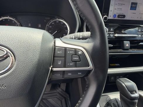 Used 2024 Toyota Highlander XSE AWD/4WD image 28