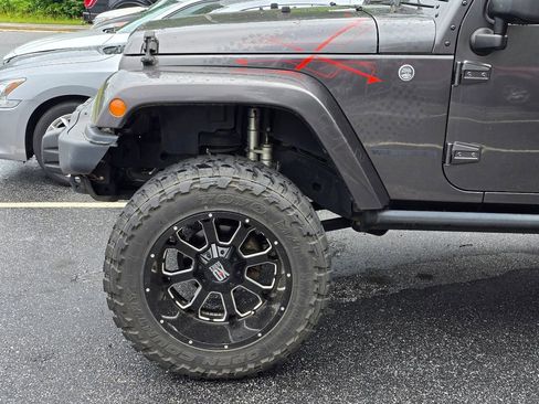 Used 2016 Jeep Wrangler Unlimited Sahara AWD/4WD image 5