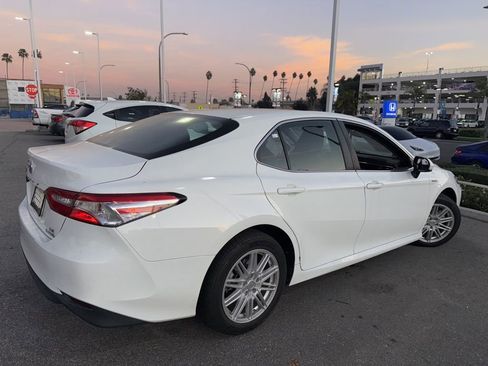 Used 2018 Toyota Camry LE image 9