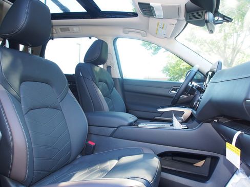 New 2025 Nissan Pathfinder Platinum w/ Cargo Package image 11