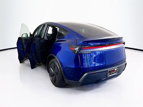 Used 2026 Tesla Model Y 2WD image 34