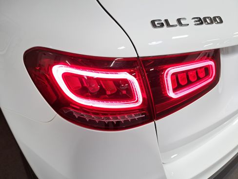 Certified 2022 Mercedes-Benz GLC 300 image 36