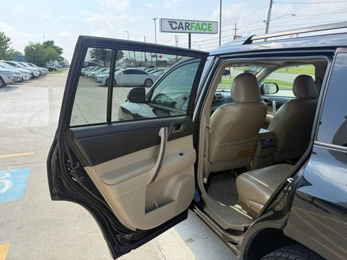 Used 2010 Toyota Highlander SE AWD/4WD image 19
