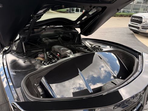 Used 2024 Chevrolet Corvette Stingray Preferred Cpe w/ Battery Protection Package RWD image 27