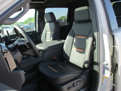 New 2026 GMC Sierra 2500 AT4 w/ AT4 Premium Plus Package AWD/4WD image 11