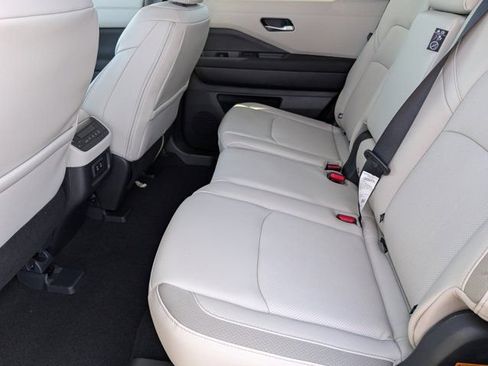 New 2026 Nissan Pathfinder SL FWD image 20