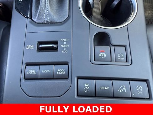 Used 2022 Toyota Highlander XLE image 2