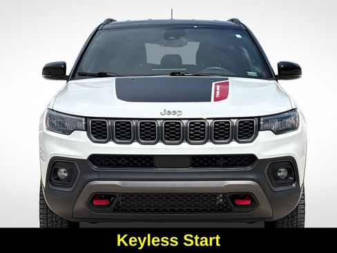 Used 2025 Jeep Compass Trailhawk AWD/4WD image 12