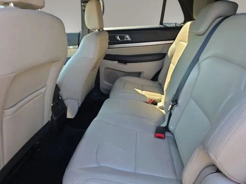 Used 2018 Ford Explorer XLT w/ Equipment Group 202A AWD/4WD image 10