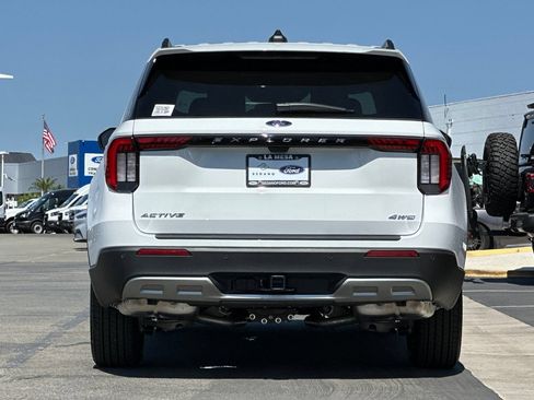 New 2026 Ford Explorer Active w/ Active Comfort Package AWD/4WD image 4