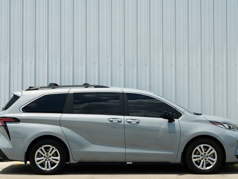 Used 2023 Toyota Sienna XSE image 55