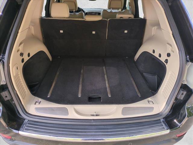 Used 2017 Jeep Grand Cherokee Limited RWD image 6