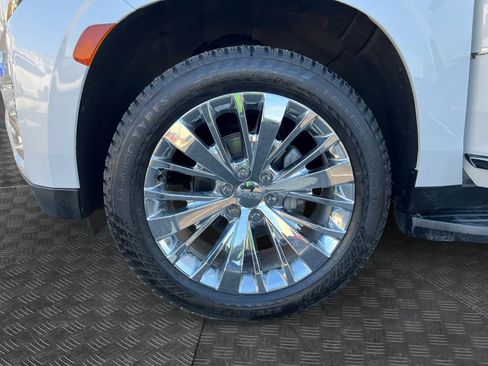 Used 2022 GMC Yukon XL SLT w/ SLT Premium Package image 14