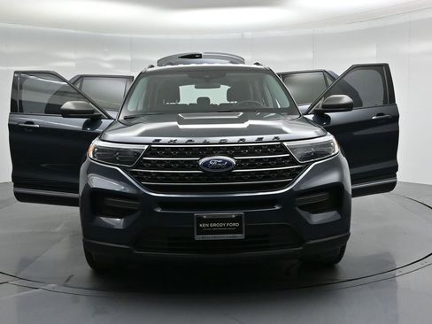 Certified 2024 Ford Explorer XLT RWD image 34