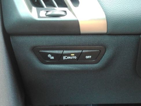Used 2023 BMW iX xDrive50 AWD/4WD image 41