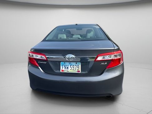 Used 2012 Toyota Camry XLE w/ Leather Pkg FWD image 6