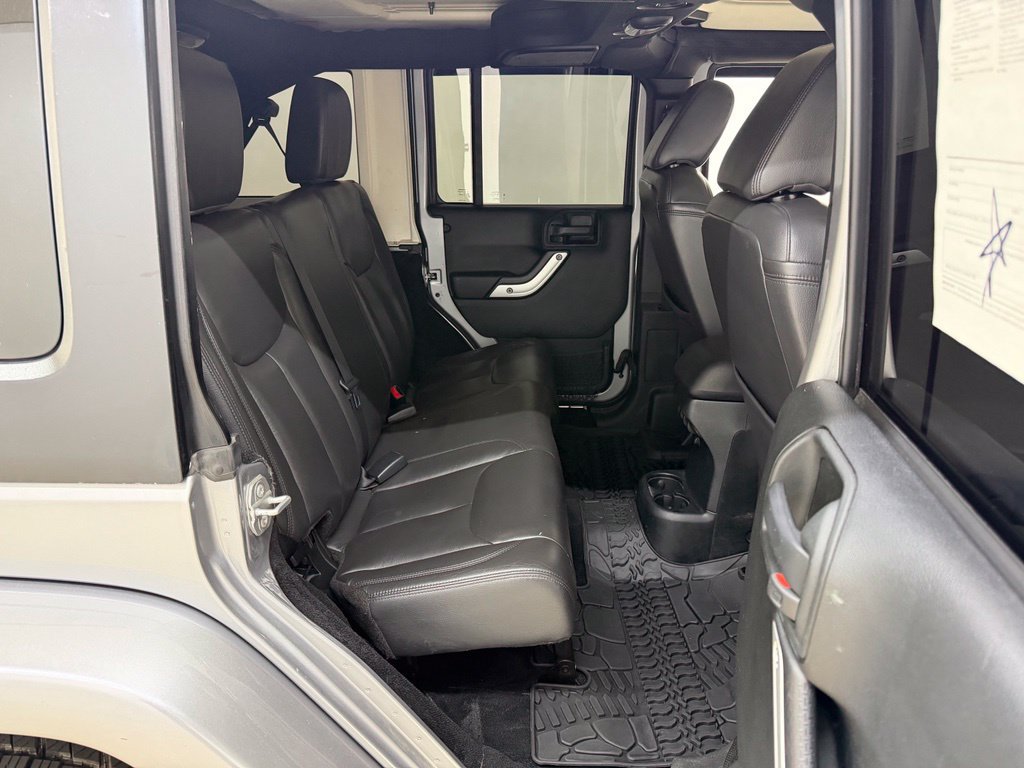 Used 2018 Jeep Wrangler Unlimited Sahara AWD/4WD image 14