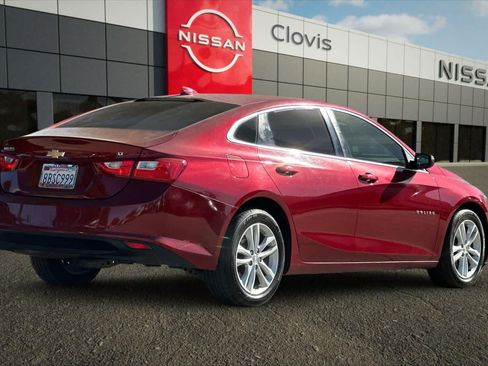 Used 2018 Chevrolet Malibu LT FWD image 3