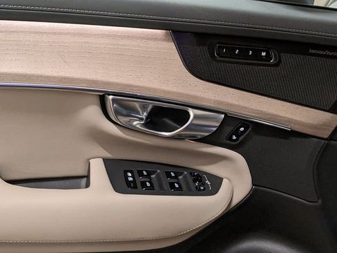 New 2026 Volvo XC90 B6 Plus w/ Protection Package Premier image 9