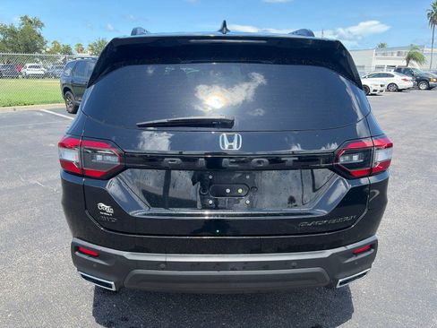 Used 2025 Honda Pilot Black Edition image 6