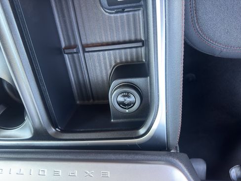 Used 2025 Ford Expedition Active RWD image 13