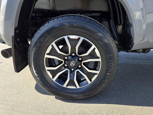 Used 2021 Toyota Tacoma TRD Sport w/ Technology Package image 32