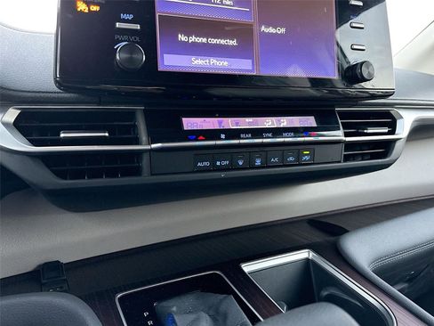 Used 2024 Toyota Sienna LE image 15