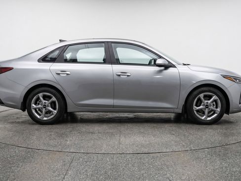 Used 2025 Kia K4 FWD image 11