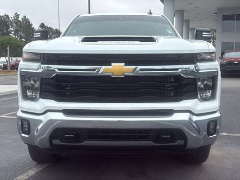 Used 2025 Chevrolet Silverado 2500 LT AWD/4WD image 2