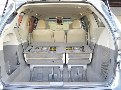 Used 2011 Toyota Sienna XLE w/ XLE Navigation Pkg FWD image 39