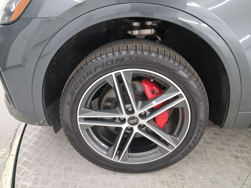 Used 2025 Audi Q5 e Premium Plus image 11