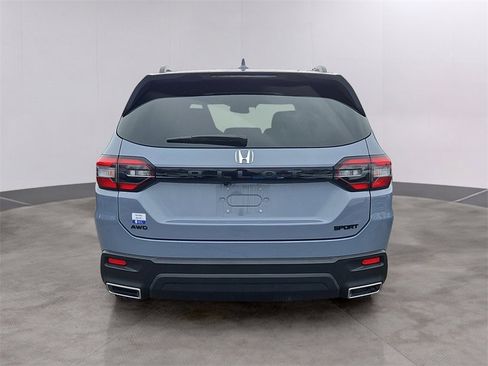 Used 2025 Honda Pilot Sport image 5