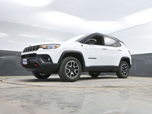 Used 2025 Jeep Compass Trailhawk image 49