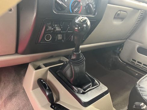 Used 2005 Jeep Wrangler Unlimited image 31