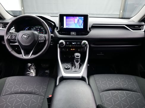 Used 2025 Toyota RAV4 XLE w/ Convenience Package image 17
