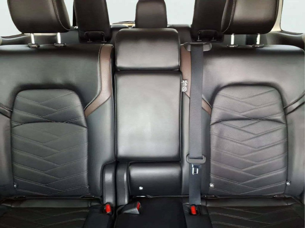Used 2024 Nissan Pathfinder Platinum w/ Black Appearance Package FWD image 13