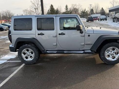 Used 2013 Jeep Wrangler Unlimited Sahara w/ Dual Top Group image 4