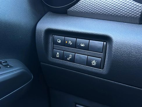 Used 2020 Nissan Kicks S FWD image 33
