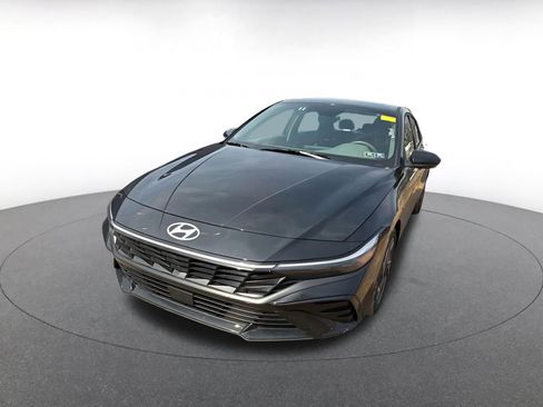 Used 2025 Hyundai Elantra SEL image 9