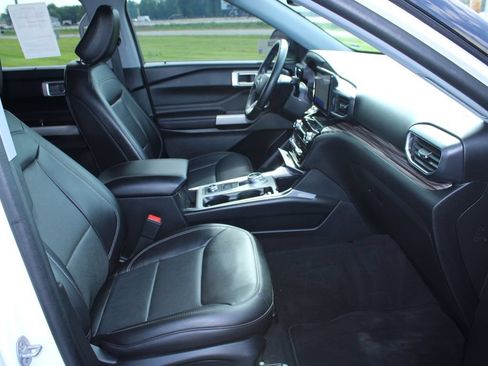 Used 2023 Ford Explorer Limited w/ Hybrid Equipment Group 310A AWD/4WD image 34