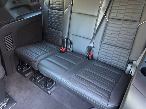 Certified 2024 Cadillac Escalade ESV Premium Luxury Platinum image 86