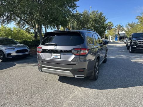 Used 2023 Honda Pilot Touring image 6