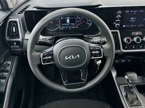 Used 2023 Kia Sorento LX FWD image 18