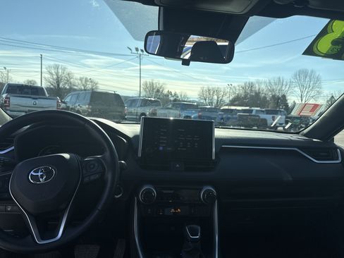 Used 2023 Toyota RAV4 SE image 15