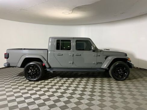 Used 2023 Jeep Gladiator Overland AWD/4WD image 4