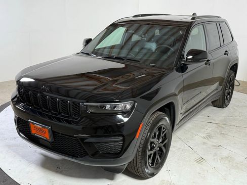 New 2025 Jeep Grand Cherokee Altitude AWD/4WD image 3
